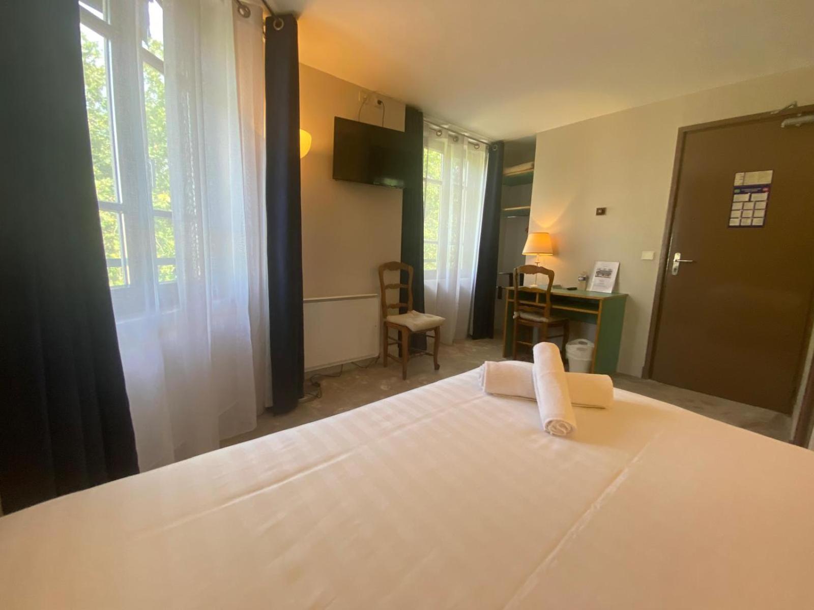 Hotel Paris Vesinet- Logis Hotel Restaurant Le Vésinet Εξωτερικό φωτογραφία