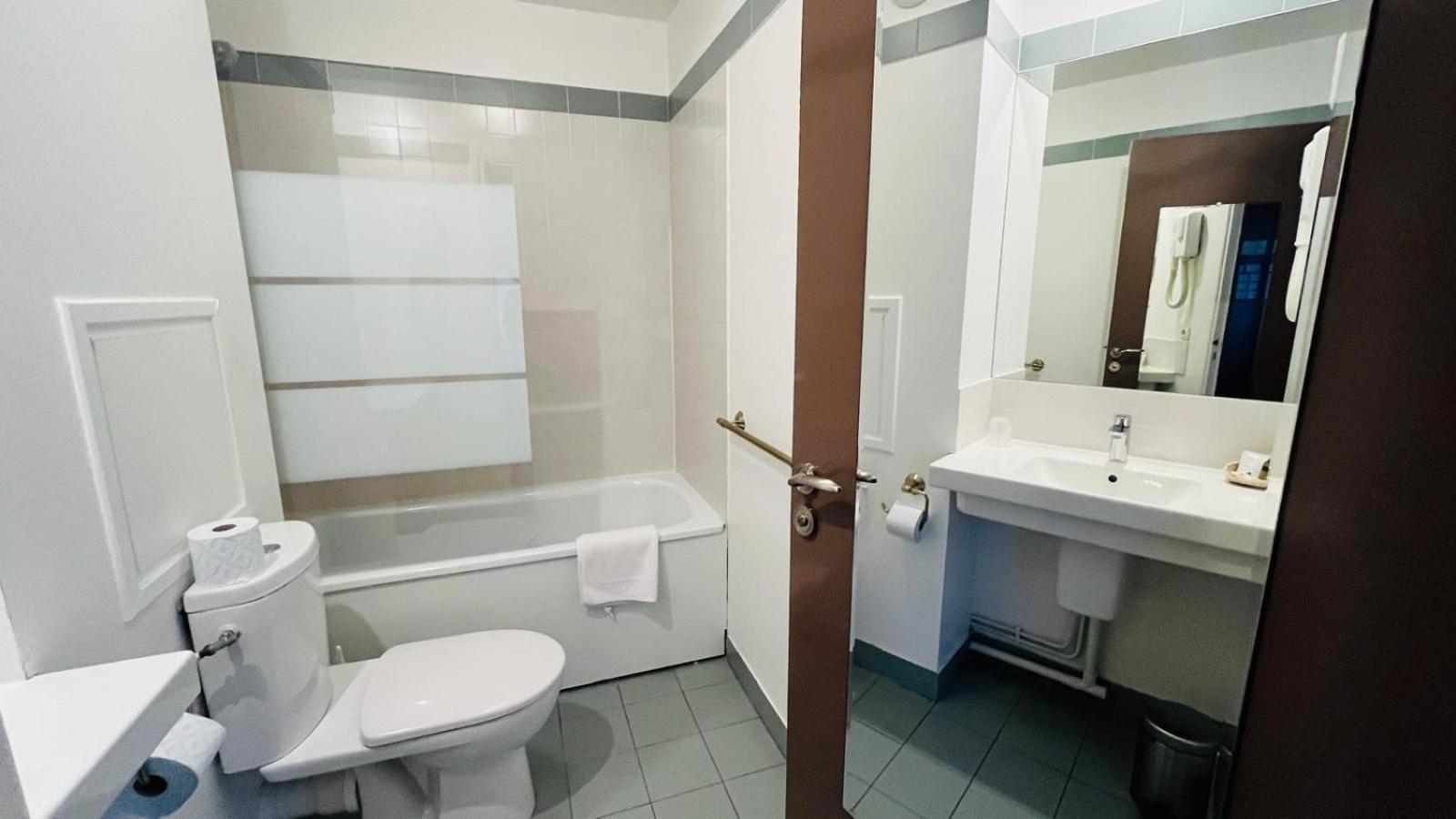 Hotel Paris Vesinet- Logis Hotel Restaurant Le Vésinet Εξωτερικό φωτογραφία