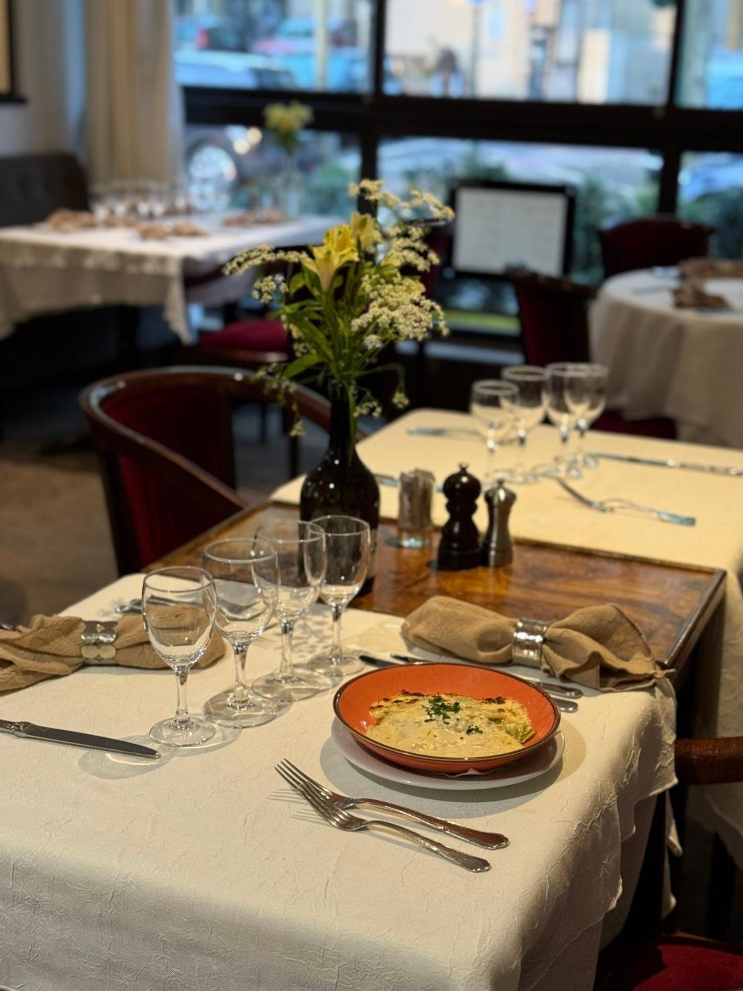 Hotel Paris Vesinet- Logis Hotel Restaurant Le Vésinet Εξωτερικό φωτογραφία