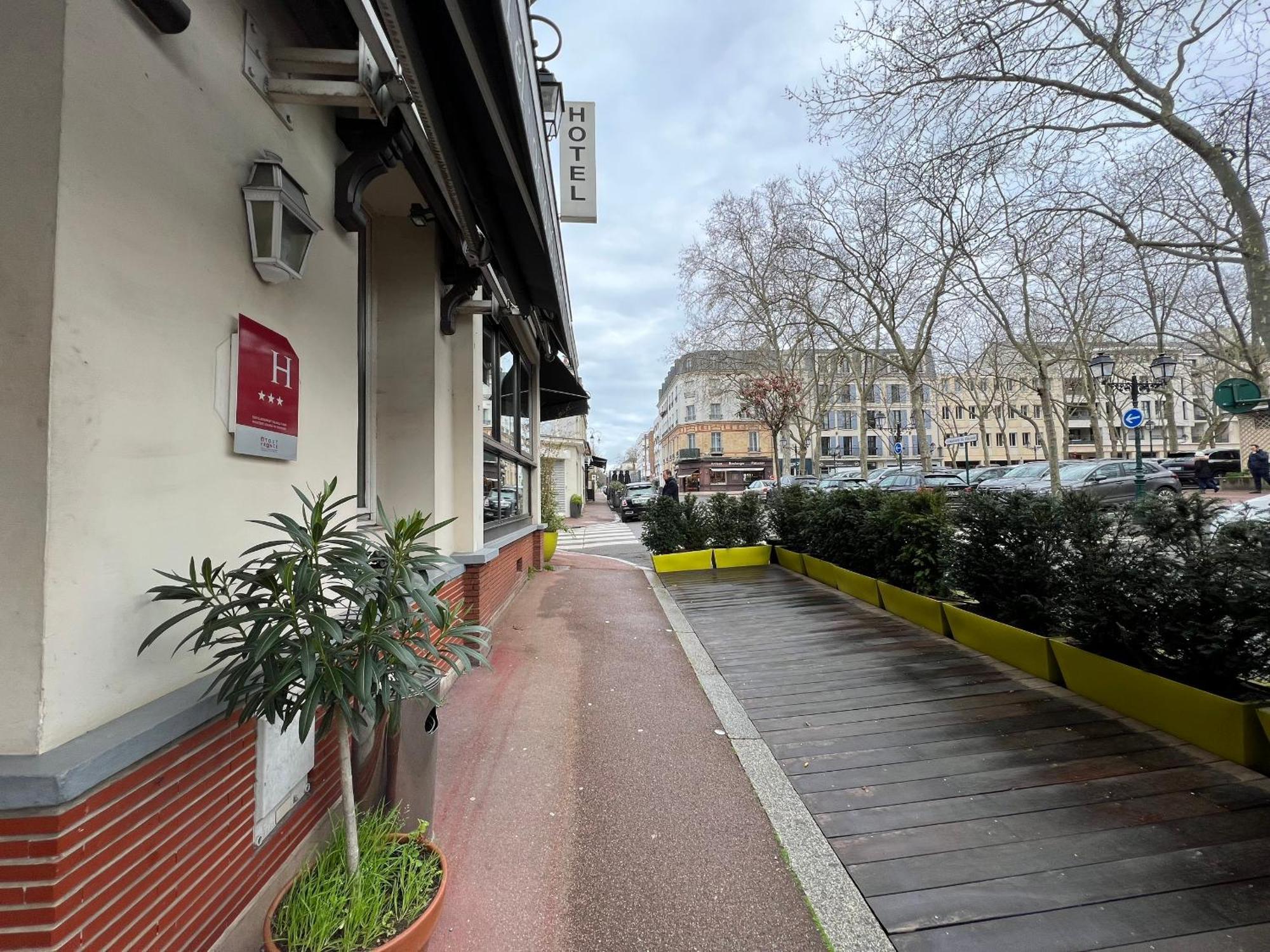 Hotel Paris Vesinet- Logis Hotel Restaurant Le Vésinet Εξωτερικό φωτογραφία