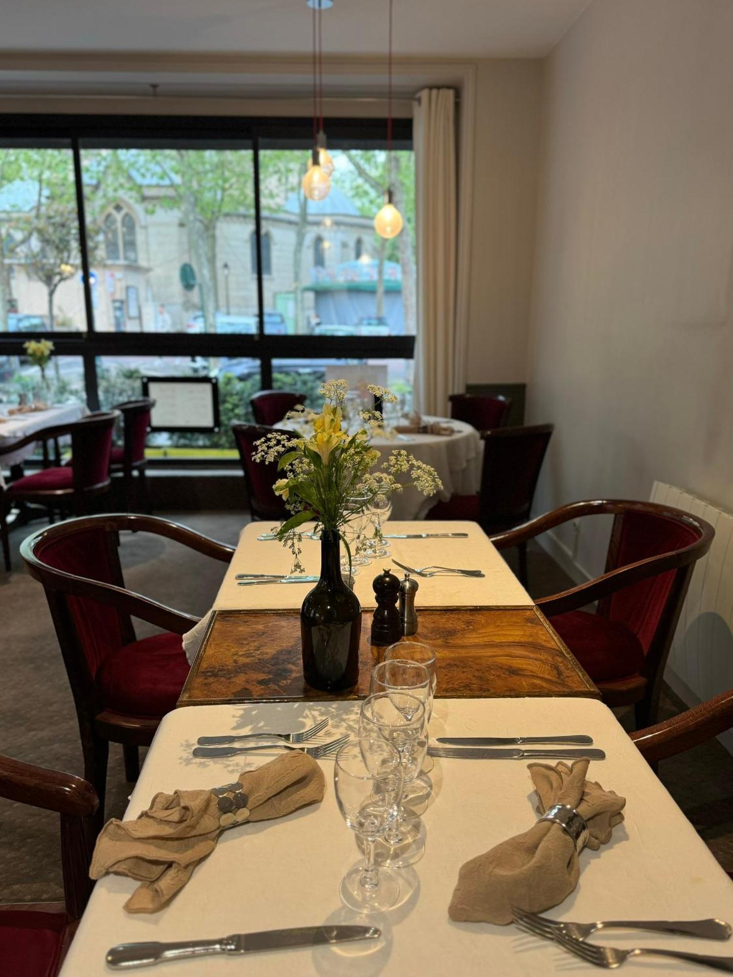 Hotel Paris Vesinet- Logis Hotel Restaurant Le Vésinet Εξωτερικό φωτογραφία