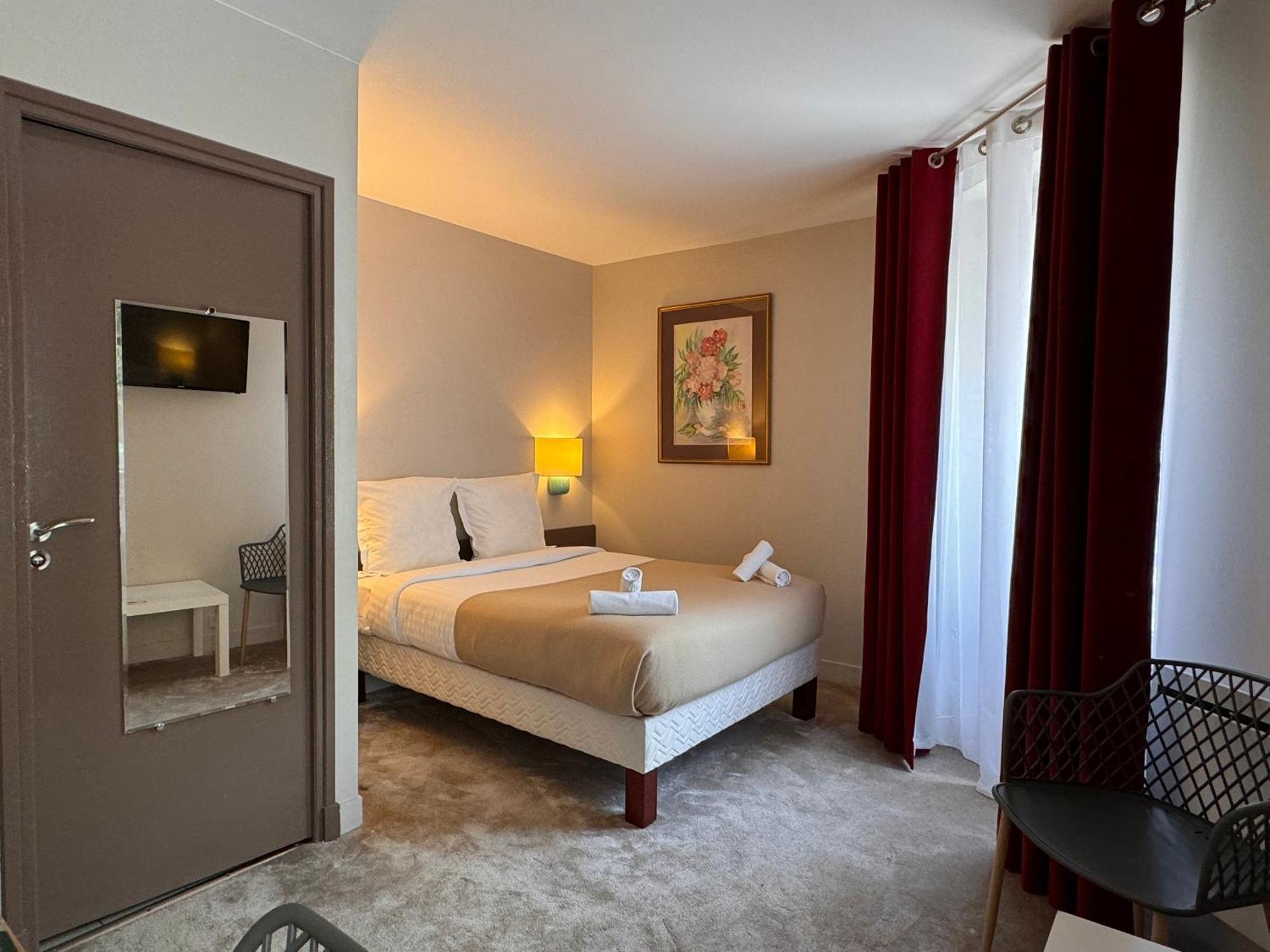 Hotel Paris Vesinet- Logis Hotel Restaurant Le Vésinet Εξωτερικό φωτογραφία