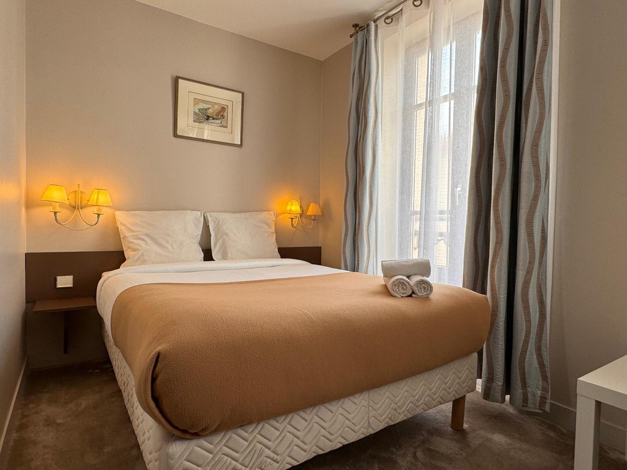 Hotel Paris Vesinet- Logis Hotel Restaurant Le Vésinet Εξωτερικό φωτογραφία